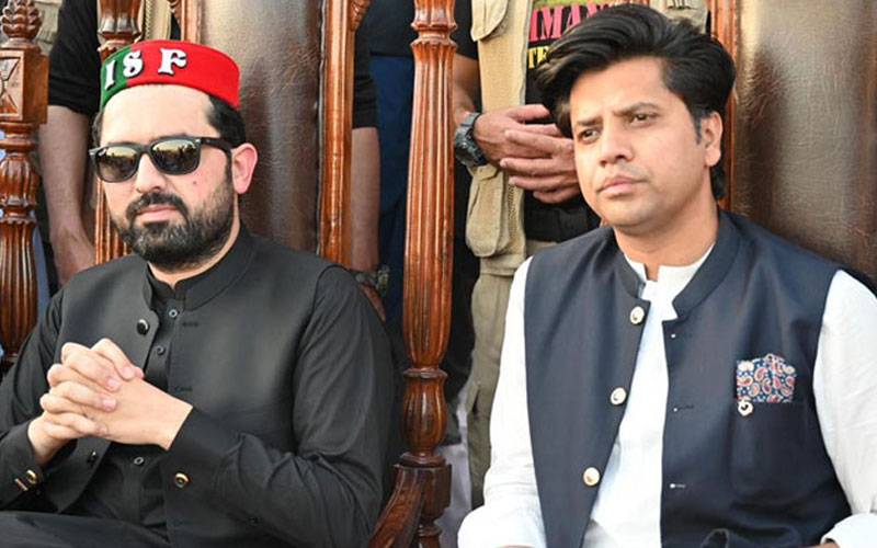 کوئی فاروڈ بلاک بنائےگا تو کے پی کی زمین اس پر تنگ کر دی جائے گی: شفیع جان