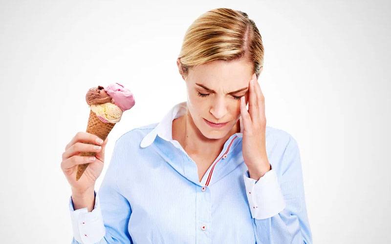 آئس کریم کھانے سے سر درد کیوں ہوتا ہے؟