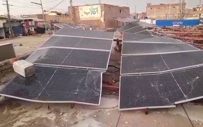  کشمور میں طوفانِ باد و باراں سے تباہی،2افراد جاں بحق،گھر، ٹرانسفارمر، سولر پینل گر گئے