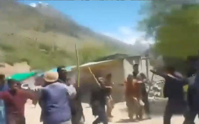  استور میں انتخابی مہم کے دوران مسلم لیگ ن اور پیپلز پارٹی کے کارکنوں کا تصادم ہو گیا، ڈنڈوں کا آزادانہ استعمال