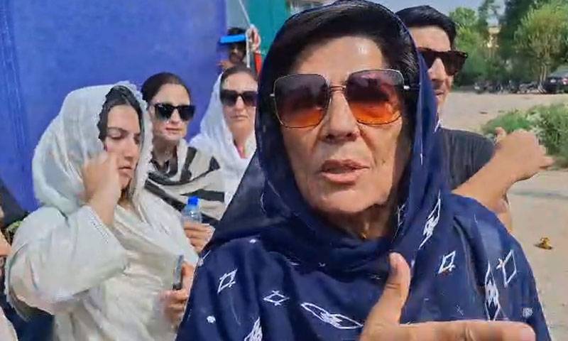 عمران خان سے ملاقات آئینی و قانونی حق ہے :علیمہ خان 