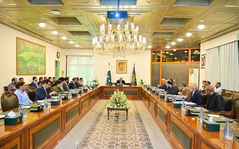 دکانیں، بازار، شاپنگ مالز رات 9بجے تک کھلے رہیں گے،اسحاق ڈار کے زیرصدارت اجلاس میں فیصلہ