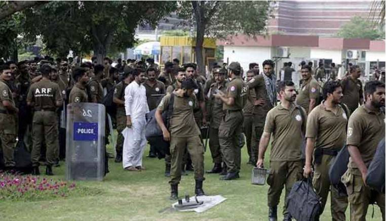 وفاقی حکومت نے آزاد کشمیر میں سندھ، پنجاب، اسلام آباد سے پولیس اور رینجرز بھیجنے کا فیصلہ کرلیا