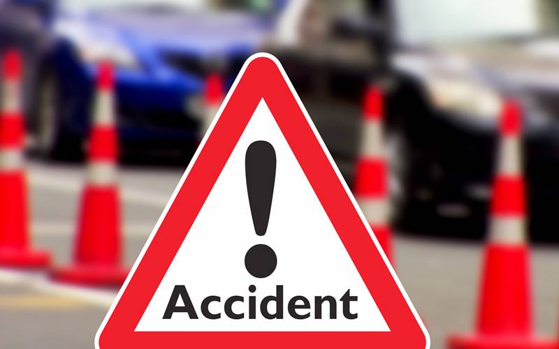 حیدرآبادنیشنل ہائی وے پرٹرالر کی کار کو ٹکر،2 افراد جاں بحق، 3 زخمی