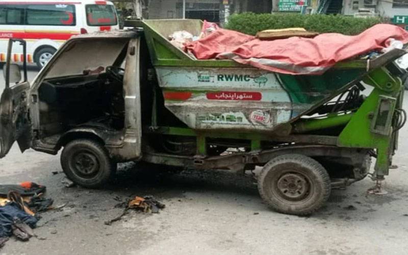 راولپنڈی: ستھرا پنجاب کی گاڑی آگ لگنے سے مکمل تباہ