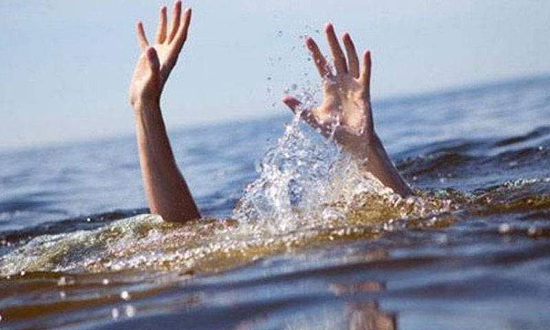 کراچی :کورنگی ندی میں 2 بچے نہاتے ڈوب گئے ، نعشیں نکال لی گئیں 