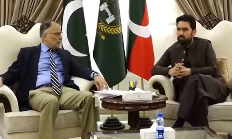 وزیراعلیٰ خیبرپختونخوا سہیل آفریدی سے احسن اقبال سمیت حکومتی مذاکراتی ٹیم کی ملاقات