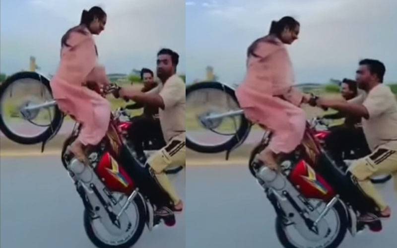  نجی ہاؤسنگ سوسائٹی میں موٹر سائیکل سوار کی لڑکی کے ہمراہ خطرناک ون ویلنگ، ویڈیو وائرل