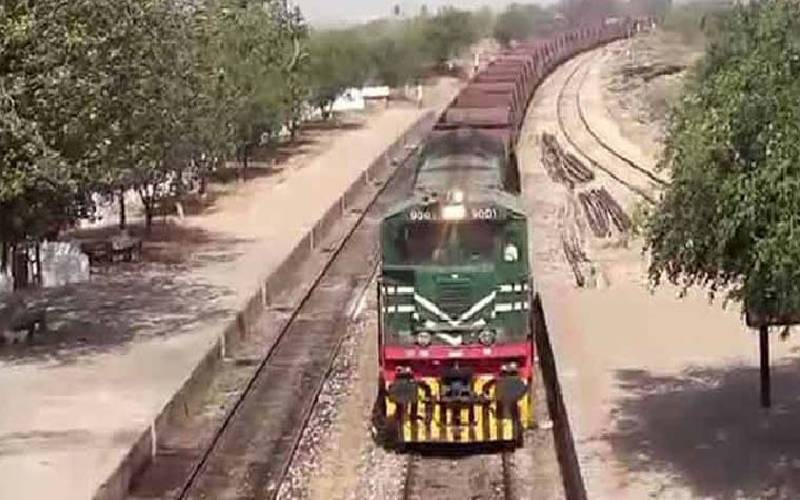 ٹھری میر واہ میں کوئلے سے لدی مال بردار ٹرین کی 2 بوگیاں پٹڑی سے اتر گئیں