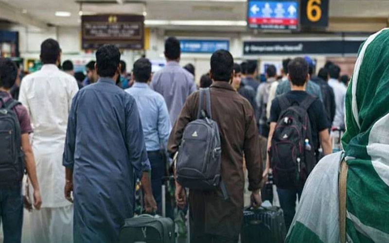 2025 میں7 لاکھ سے زائد پاکستانی روزگار کیلئے بیرون ملک گئے، قومی اقتصادی سروے
