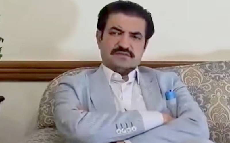 شیر افضل مروت کوسرکاری ملازمین نے اسٹیج سے اتار دیا