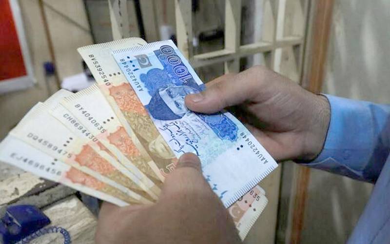 سرکاری ملازمین کی تنخواہ اور پنشن میں 7 فیصد اضافہ