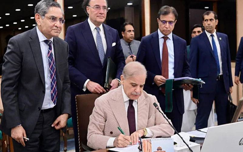 وزیراعظم نے بجٹ ڈاکیومنٹ پر دستخط کردیئے