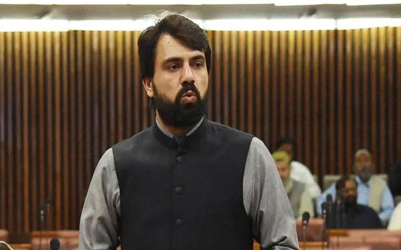 بجٹ اجلاس: پی ٹی آئی رکن شاہد خٹک، لیگی اراکین سے جھڑپ