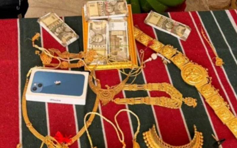 ویڈیو :سوشل میڈیا پر زیورات کی نمائش مہنگی پڑ گئی ، چوروں نے گھر کا صفایا کر دیا 
