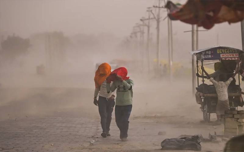 ’’طوفان پاکستان سے آیا ہے‘‘ بھارت میں شدید آندھی اور بارش کے بعد نیا ہنگامہ