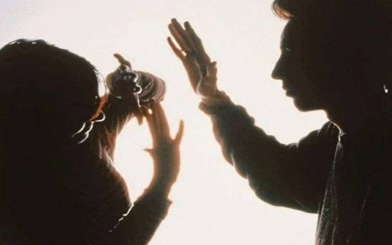  شوہر  نے بیوی پر بہیمانہ تشدد  کر کے  خاتون کی ایک آنکھ ضائع کر ڈالی