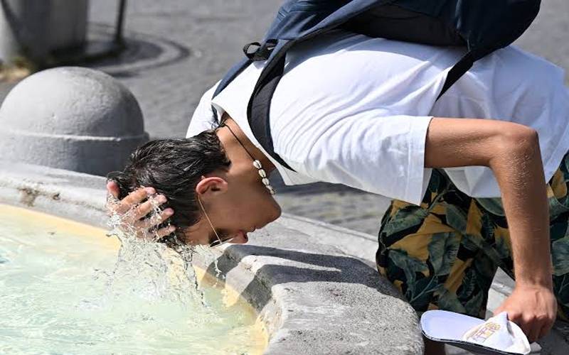 شدید گرمی کے باعث 2بچوں سمیت18افراد ہلاک،سکول اور ٹرین سروسز  بند 