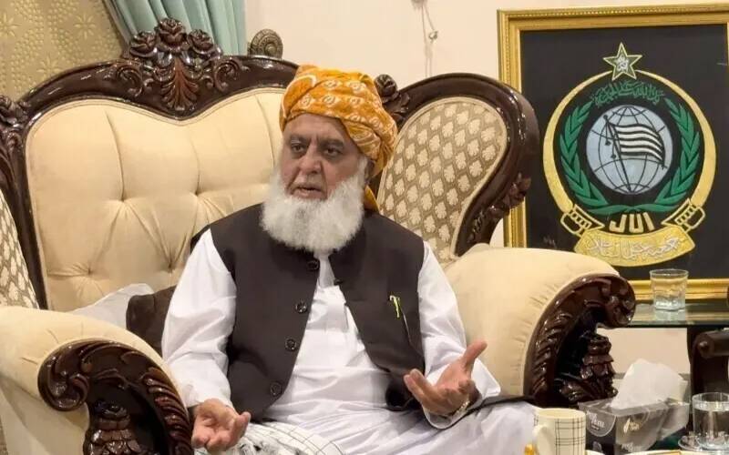 مولانا فضل الرحمٰن نے آزاد کشمیر تنازع کے حل کیلئے ثالثی کی پیشکش قبول کرلی