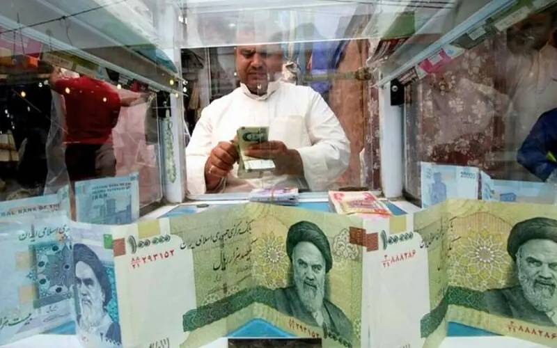 مارکیٹ میں تہلکہ، ایرانی ریال کی قدر اچانک آسمان کو چھونے لگی،شہریوں کا کرنسی ایکسچینج سینٹرز پر ہجوم
