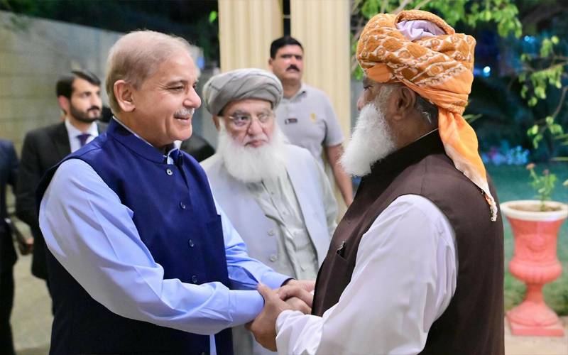 وزیراعظم اور مولانا فضل الرحمان کے درمیان ایوان میں دلچسپ مکالمہ