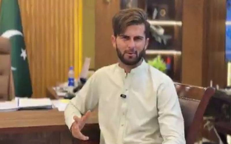 شاہین آفریدی اسلام آباد میں اپنا ڈرائیونگ لائسنس بنوانے میں کامیاب ہو گئے، فینز کیلئے پیغام وائرل 