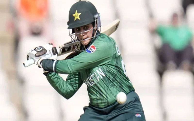 آؤٹ ہونے کے بعد بیٹ اور گلوز پھینکنے پر گل فیروزہ کی سرزنش، 1 ڈی میرٹ پوائنٹ