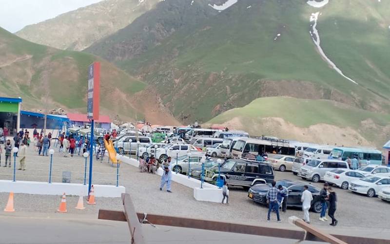 موسم گرما کی تعطیلات کے دوران  وادی کاغان میں سیاحوں کی آمد کا نیا ریکارڈ