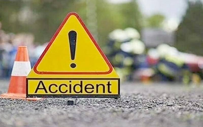 موٹروےپر تیزرفتار کار ٹائر پھٹنے سے الٹ گئی، میاں بیوی جاں بحق، 3 بچے زخمی
