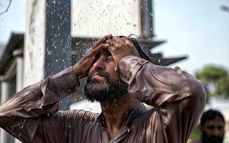 ملک بھر میں گرمی کی شدید لہر برقرار، حبس نے شہریوں کو پریشان کر دیا