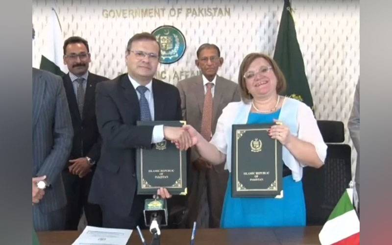 اٹلی پاکستان کو 6.3 ارب روپے قرض دے گا، معاہدے پر دستخط