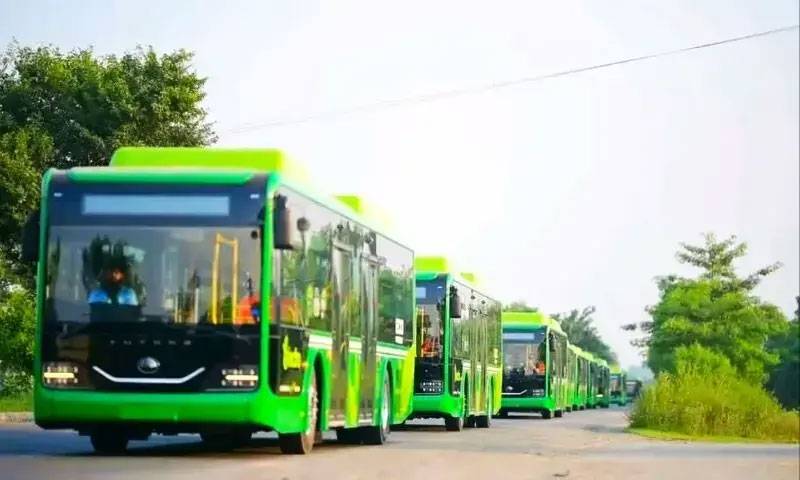 مری میں ماحول دوست ٹرانسپورٹ کا آغاز، 10 گرین الیکٹرک بسیں پہنچ گئیں