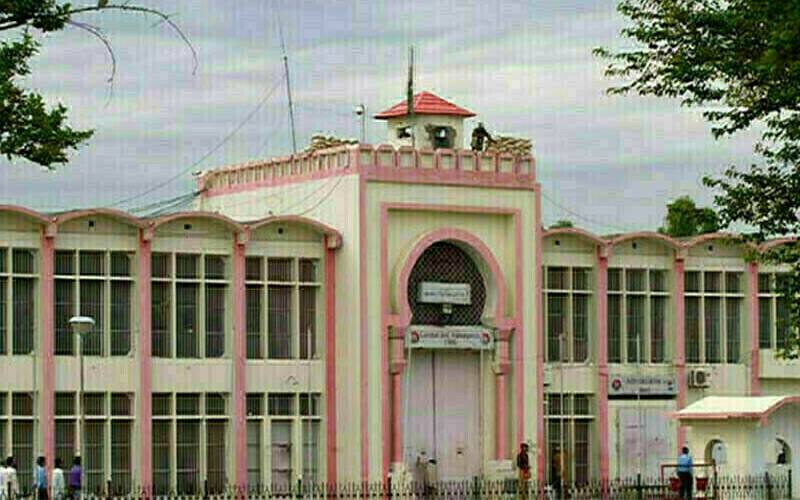  اڈیالہ جیل سے 14 حوالاتیوں کے فرار کا معاملہ، پولیس اہلکاروں کے ریکارڈ کی جانچ شروع