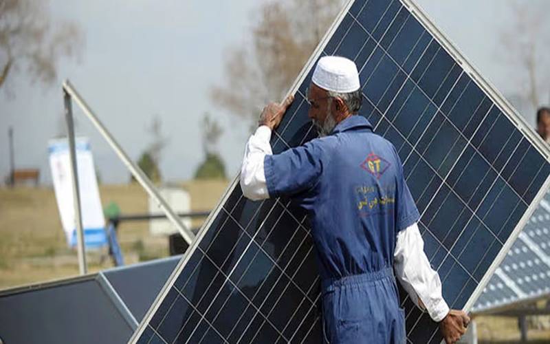 عوام کیلئے اچھی خبر! سولر پینلز، بیٹریاں اور انورٹرز سستے ہوگئے