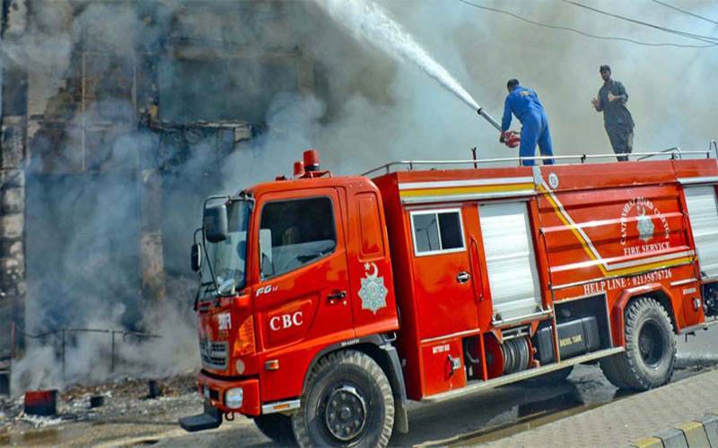 لاہور ؛ نیو اعظم مارکیٹ کے پلازے میں آگ لگ گئی