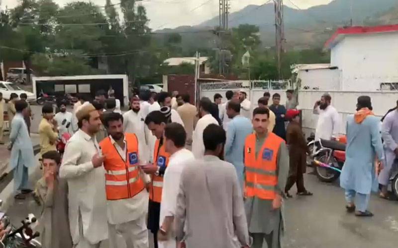  دینی مدرسہ پر آسمانی بجلی گرنے سے 20 طالبات جھلس گئیں
