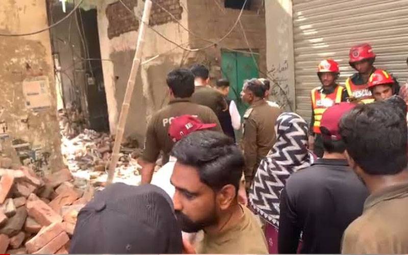 باغبانپورہ،سکول کی چھت گرنے سے رکشہ ڈرائیوراور2مزدور زخمی 