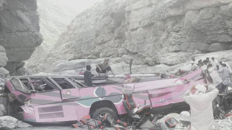 کوئٹہ سے پشاور جانیوالی بس کھائی میں گرگئی ، 40 مسافرجاں بحق،متعدد زخمی