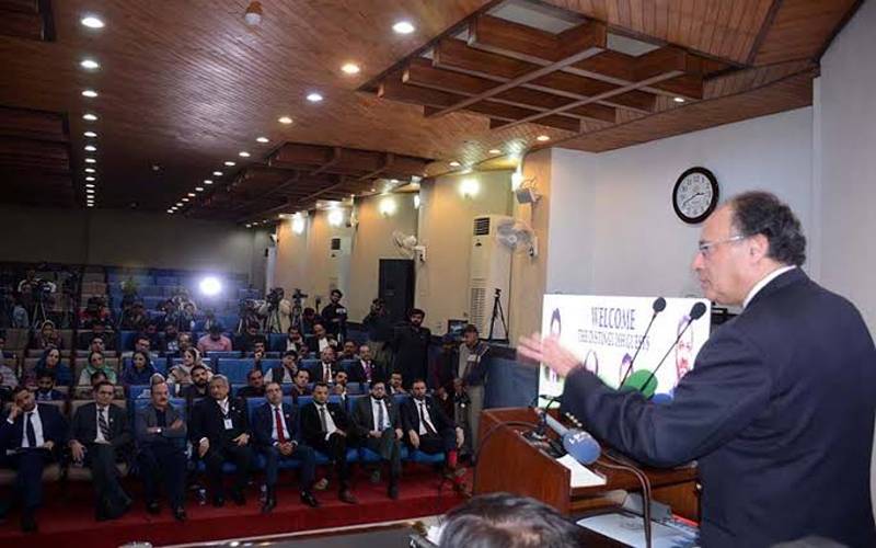  حکومت تاجروں اور صنعتکاروں کے مسائل سن رہی ہے:وفاقی وزیر خزانہ