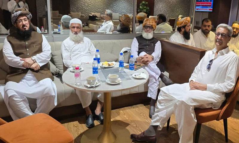  مولانا فضل الرحمن کراچی کا دورہ مکمل کرنے کے بعد اسلام آباد روانہ 