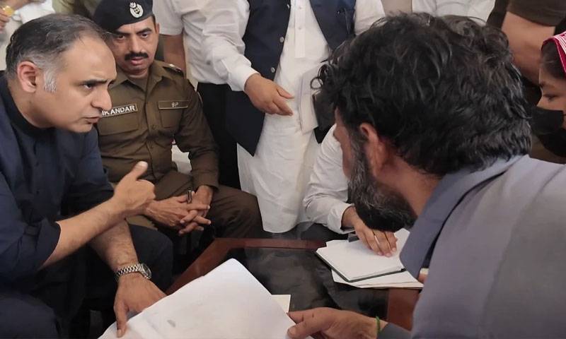 وزیر مملکت بلال اظہر کیانی کی جہلم میں کھلی کچہری، شہریوں کے مسائل سنے