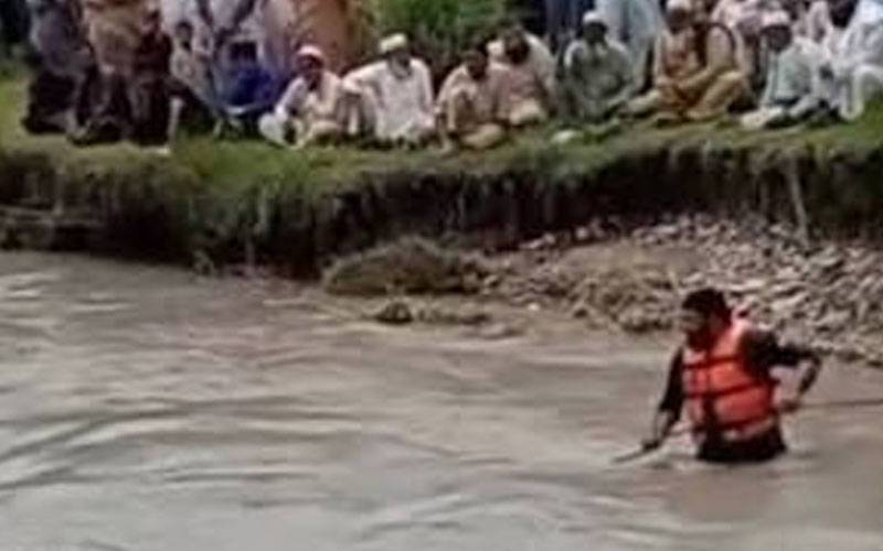 کندھ کوٹ، وین نہر میں جا گری،4 افراد ڈوب گئے 