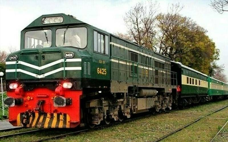  شالیمار ایکسپریس خانیوال ریلوے اسٹیشن کے قریب حادثے کا شکار 