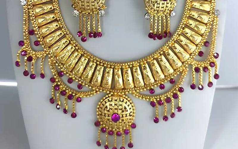   سونے کی قیمتوں میں بڑی کمی ، فی تولہ کتنے کا ہو گیا؟