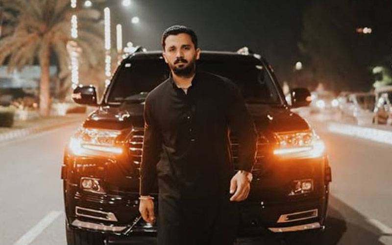رجب بٹ کی آمدنی کتنی؟ جان کر آپ کے ہوش اڑ جائیں گے 