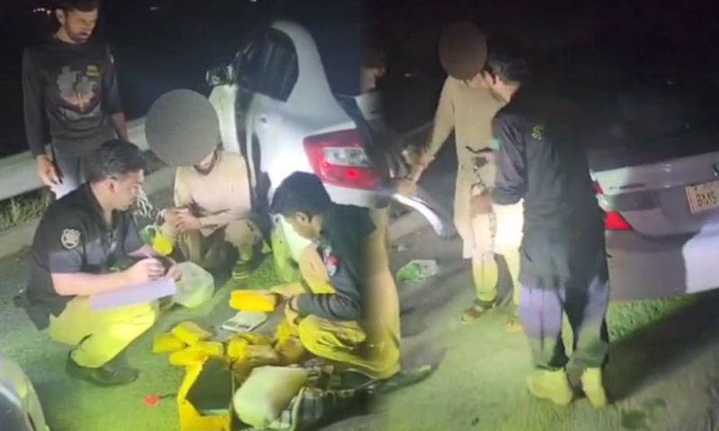 محکمہ ایکسائز کی پشاور میں بڑی کارروائی،42 کلو چرس اور 5.15 کلو آئس برآمد ،ملزم گرفتار
