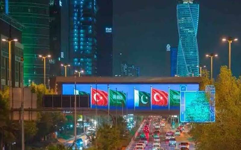 سعودی عرب کی عمارتیں سعودی، پاکستانی اور ترک پرچموں سے روشن