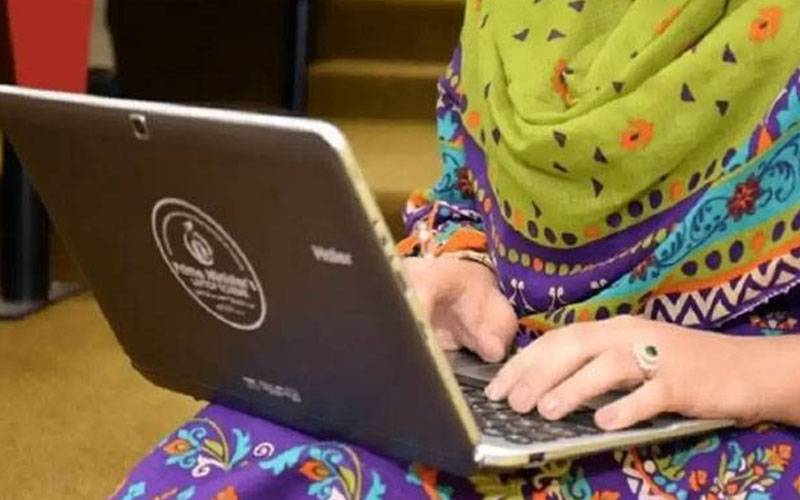 پنجاب حکومت آزاد کشمیر کے طلبہ پر مہربان،5 ہزار لیپ ٹاپ دینے کا فیصلہ 