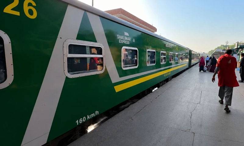 لاہور سے فیصل آباد ریلوے ٹریک متاثر ہونے پر معطل ٹرین شالیمار ایکسپریس دوبارہ بحال