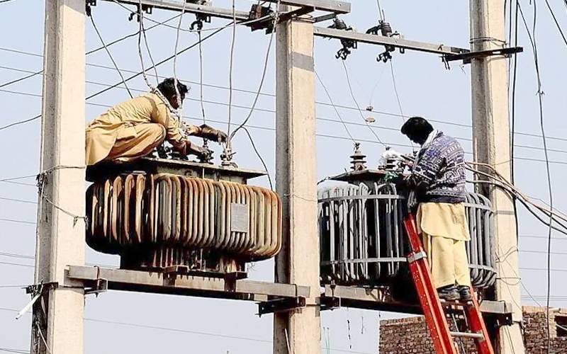 بارش سے متعددفیڈرزٹرپ کرگئے،متعددعلاقوں میں بجلی کی فراہمی معطل